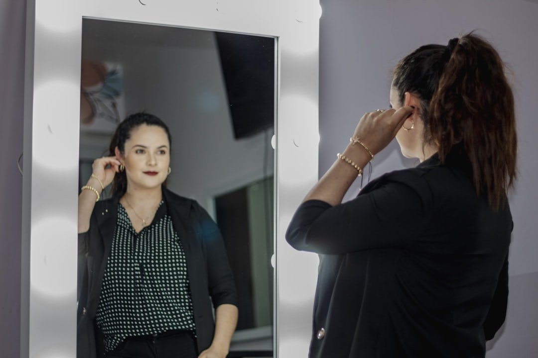 Virtual Try-On with AI: The Future of Fashion & Beauty Marketing